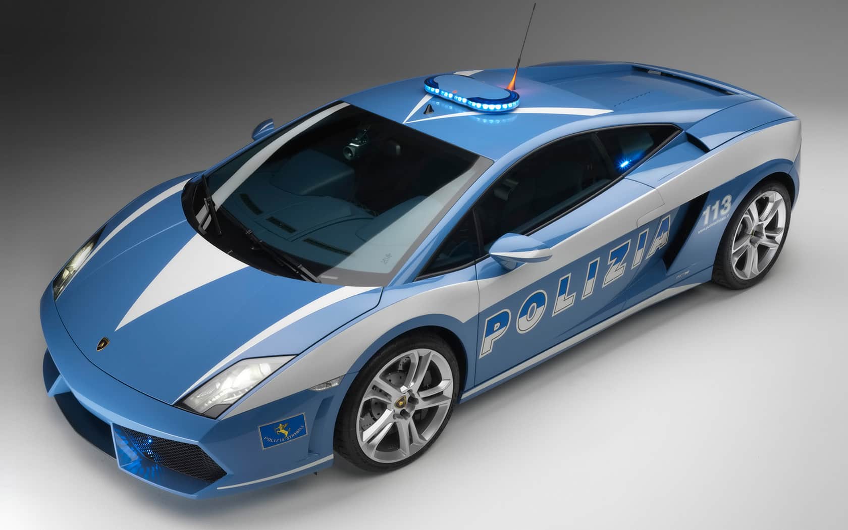 На вооружении полиции города Дубай стоят Mercedes SLS AMG, Ferrari FF, Aston | Все про автомобили