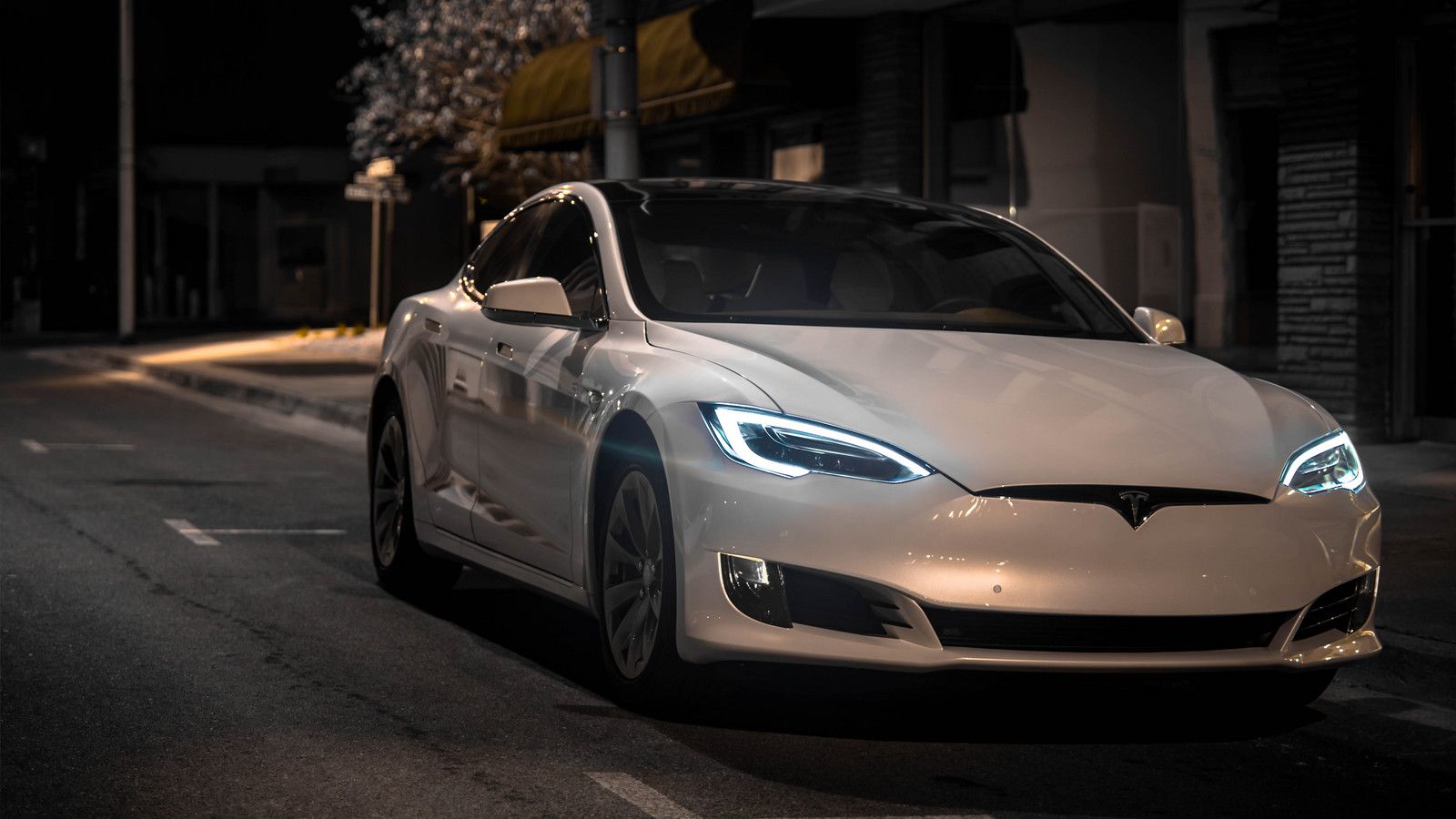 Хакеры взломали Tesla за несколько минут | Методы взлома
