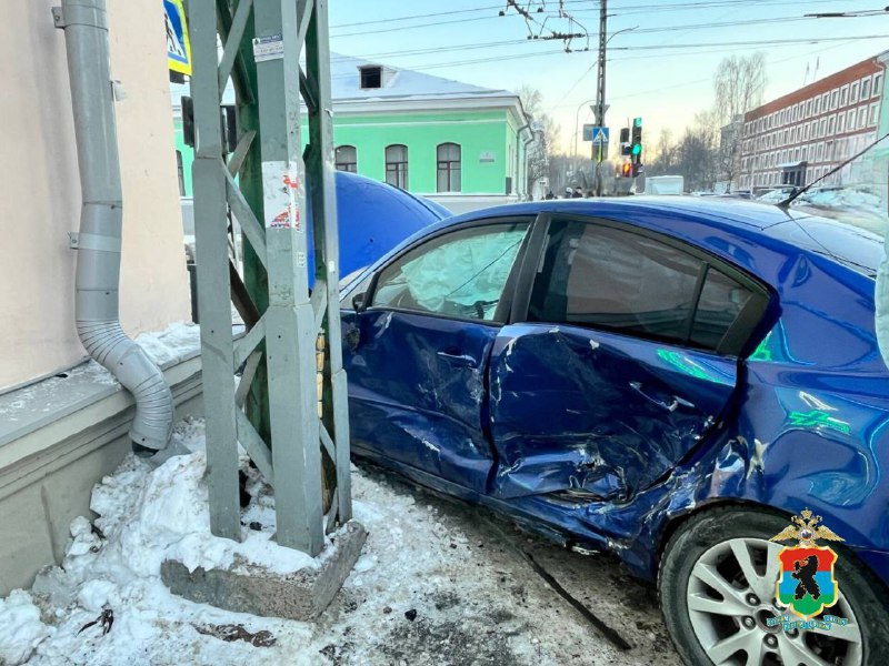 В Петрозаводске автомобиль вылетел на тротуар и сбил пешеходов | Тревожные новости