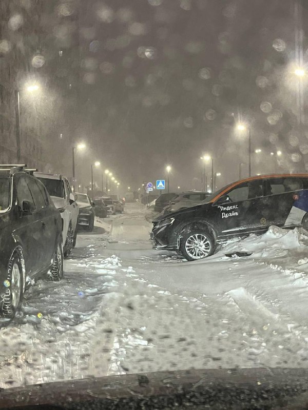 Первые последствия снегопада в Москве: машины заносит на дорогах, пробки раст | Тревожные новости