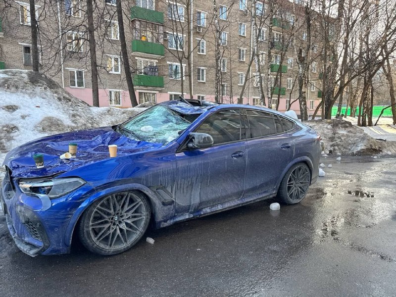 В Москве глыба льда рухнула на BMW X6 Competition стоимостью более 20 млн ₽ | Тревожные новости