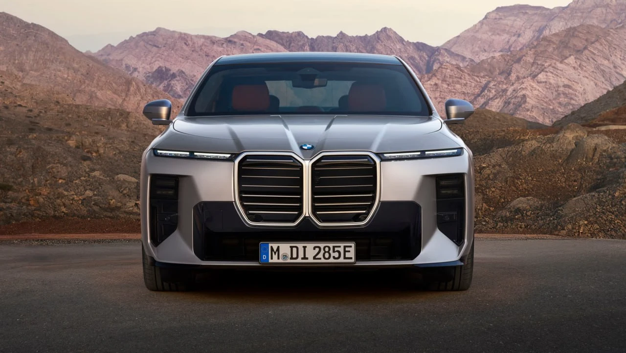 BMW показали премиум-седан i7 xDrive: это новый электрокар с фишками платформ | Все про автомобили