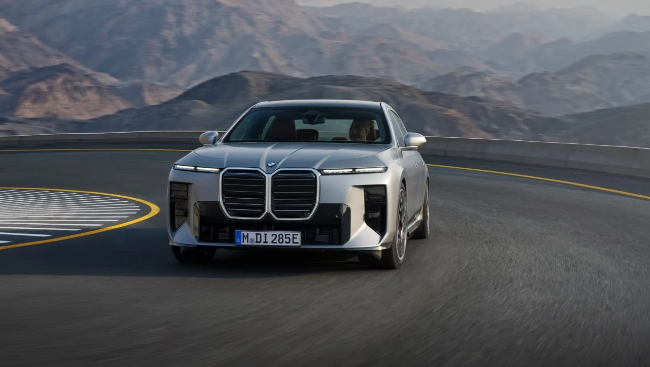 BMW показали премиум-седан i7 xDrive: это новый электрокар с фишками платформ | Все про автомобили