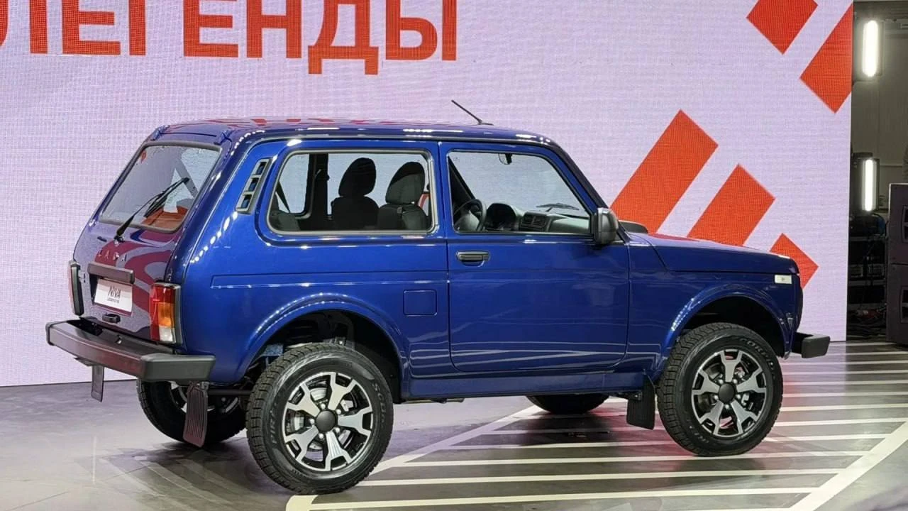 АвтоВАЗ начал продажи обновленной Нивы. Цены стартуют от 1,2 млн рублей | Все про автомобили