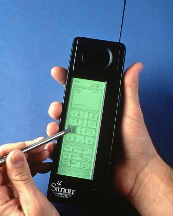 IBM Simon — первый в истории смартфон, выпущенный в 1994 году. На нем можно б | История без цензуры