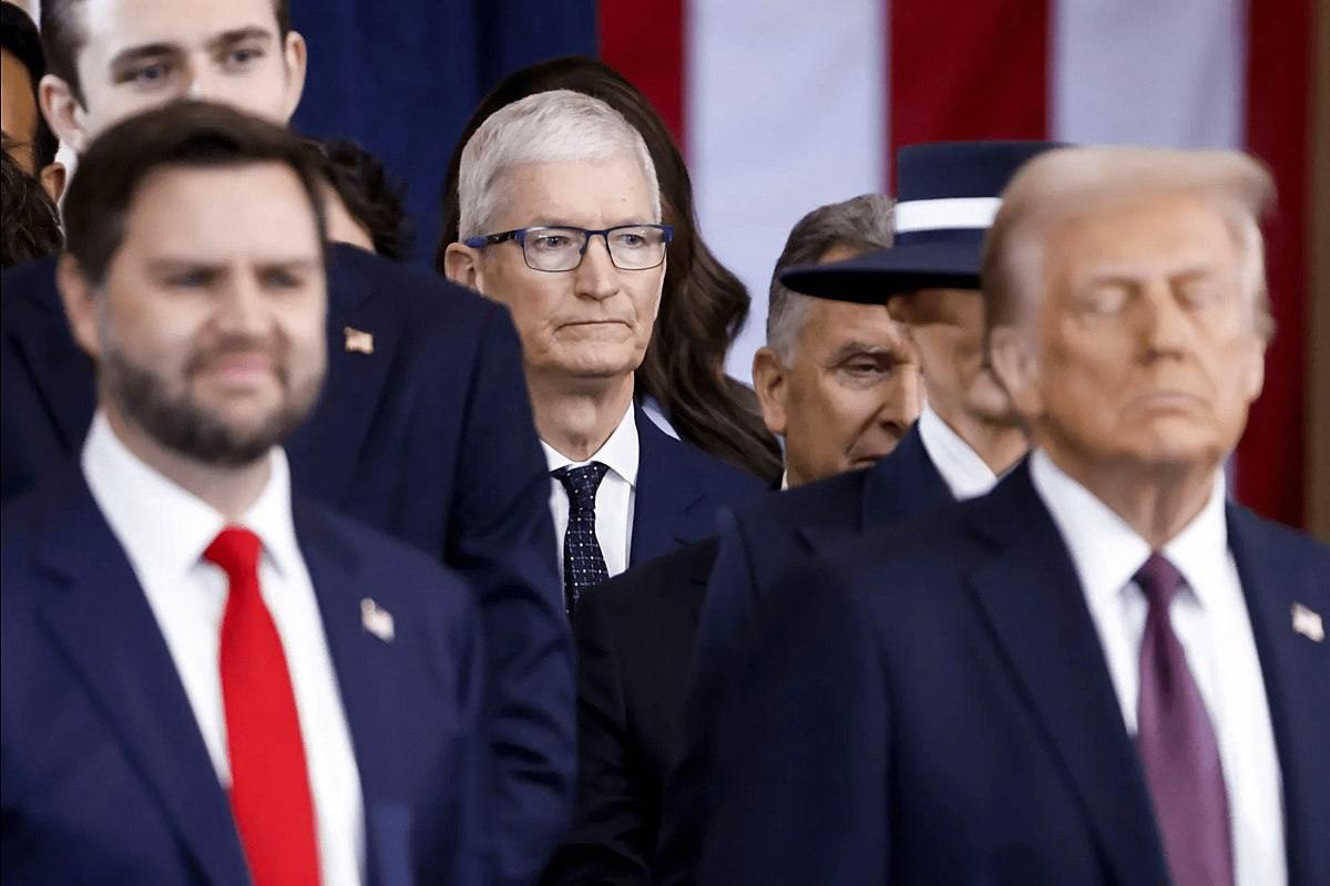 Apple объявила о планах вложить $500 млрд в производство в США и нанять 20 ты | Бизнес наизнанку