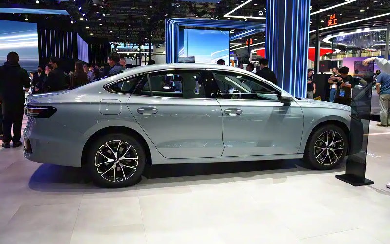 Volkswagen показал Passat ePro — гибрид с запасом хода до 1300 км | Бизнес наизнанку