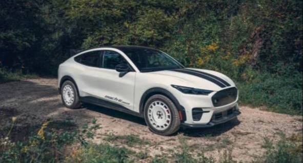 Ford начал брать деньги за подписку на... багажник в Mustang Mach-E — за него | Бизнес наизнанку