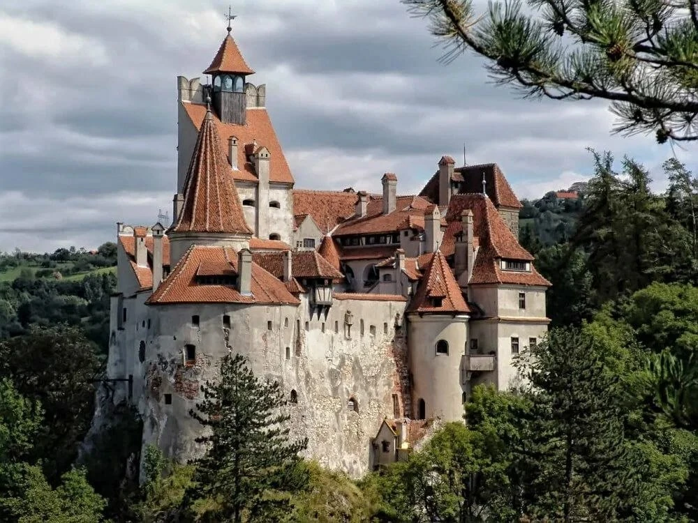 Американский бизнесмен Джоэл Вайншенкер купил замок Дракулы в Румынии, распол | Бизнес наизнанку