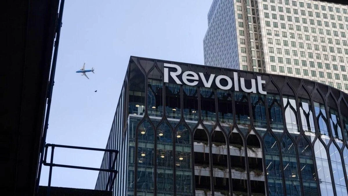 Финтех-сервис Revolut получил банковскую лицензию во Франции. Это один из кру | Бизнес наизнанку