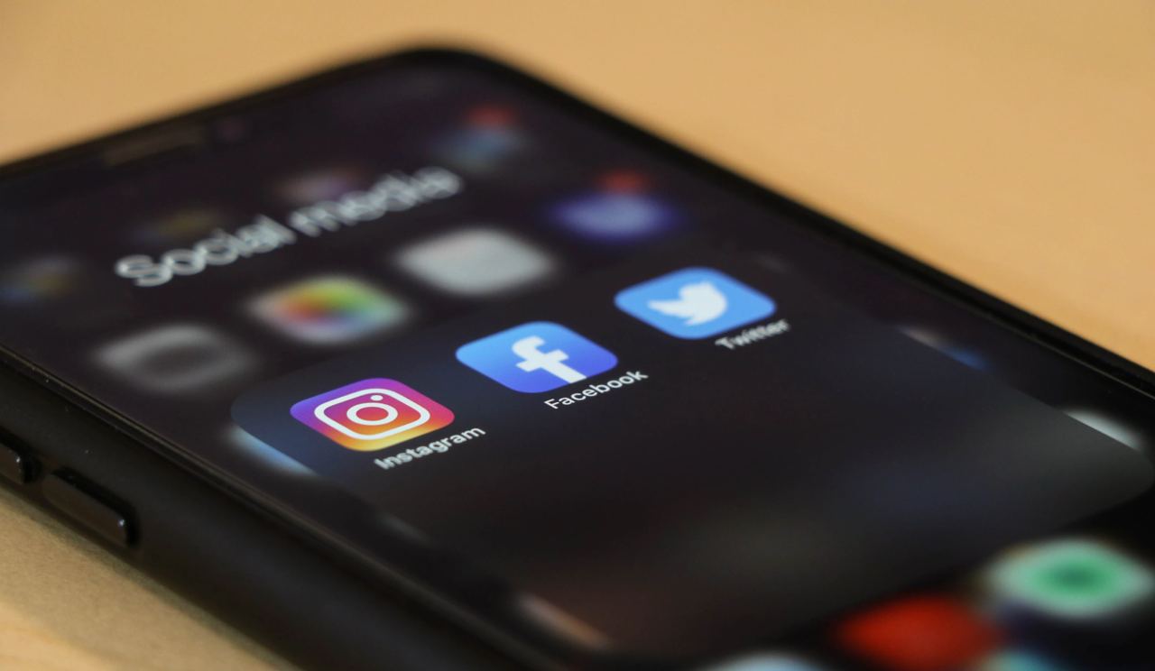 24-летний канадец собирается судиться с TikTok, YouTube, Instagram*, Facebook | Новости  / BWeek News