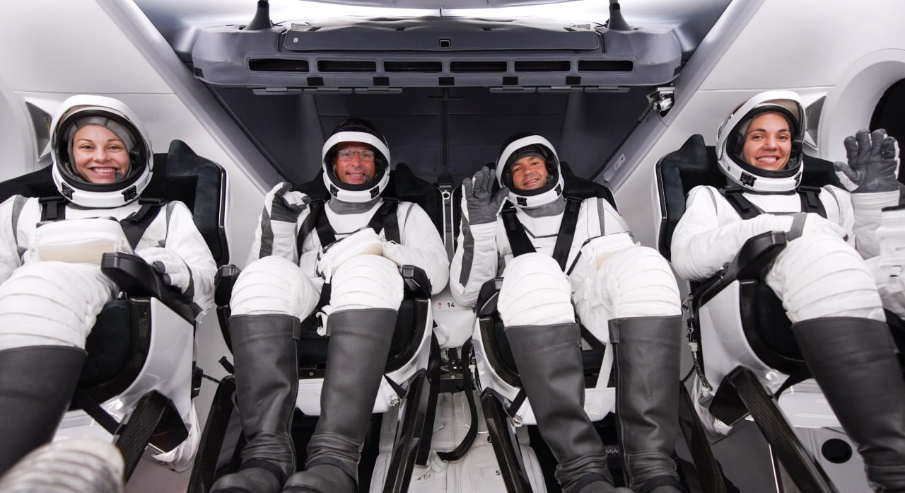 Через час стартует полет космической миссии Polaris Dawn. Четыре космонавта в | Новости  / BWeek News