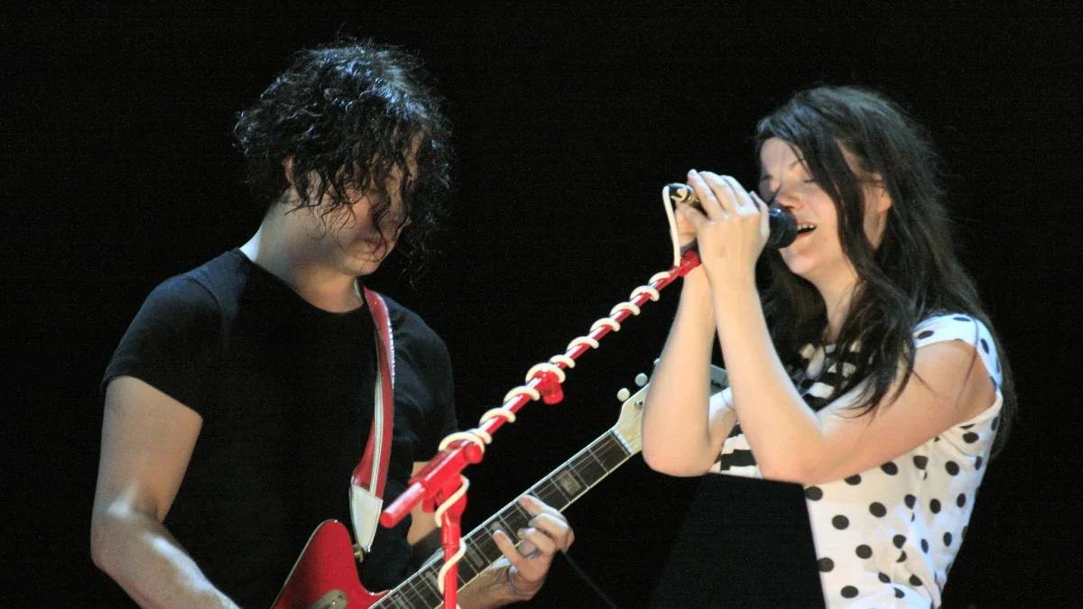 The White Stripes подали в суд на Трампа за использование хита Seven Nation Army | Новости  / BWeek News