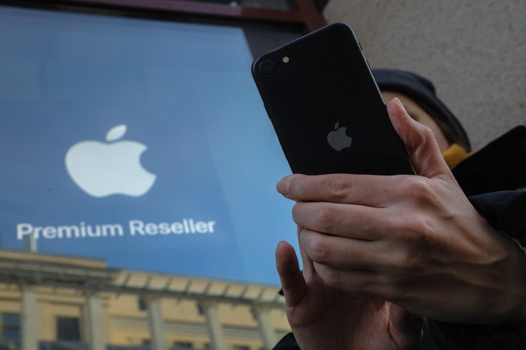 Apple будут обязаны продавать айфоны с RuStore – законопроект поддержало прав | Новости  / BWeek News