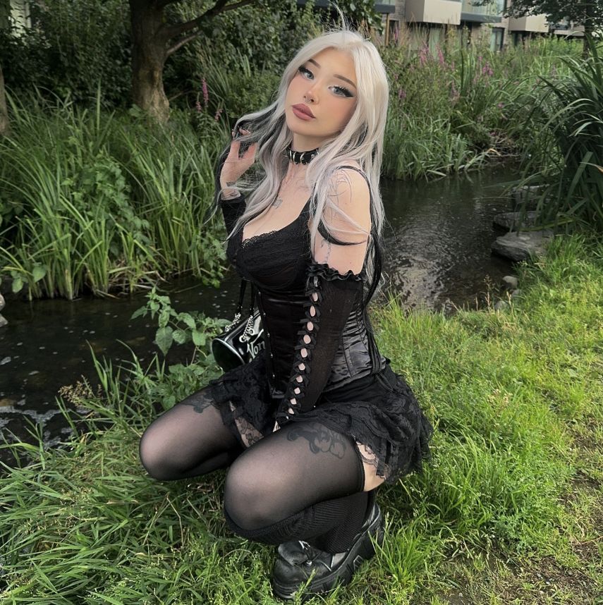 Горячая Sine Madelen 🥵 | Девушка в корсете