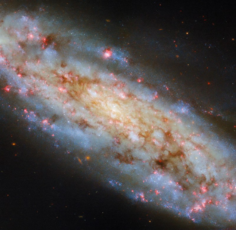 На изображении — спиральная галактика NGC 3511, расположенная в 40 миллионах | Про космос