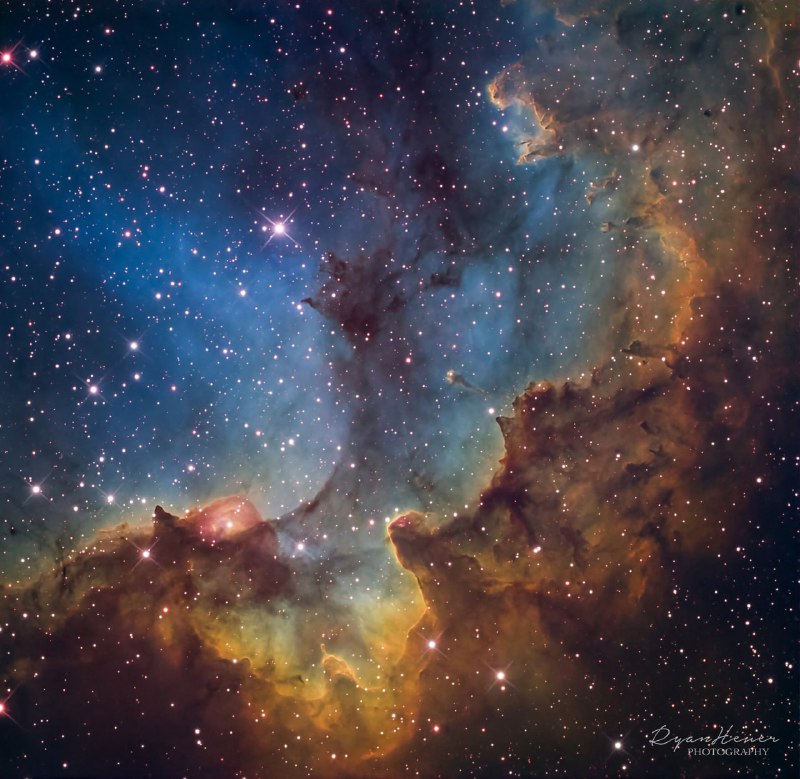 Туманность Колдун, также известная как NGC 7380, — это место, где активно обр | Про космос