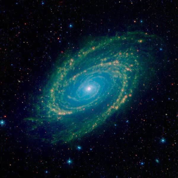 🪐 Галактика Боде от телескопа Spitzer | Про космос