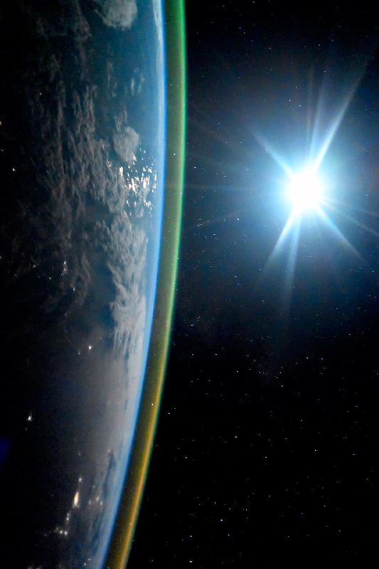 Ночная Земля, освещенная лунным светом, на снимке с Международной космической | Про космос