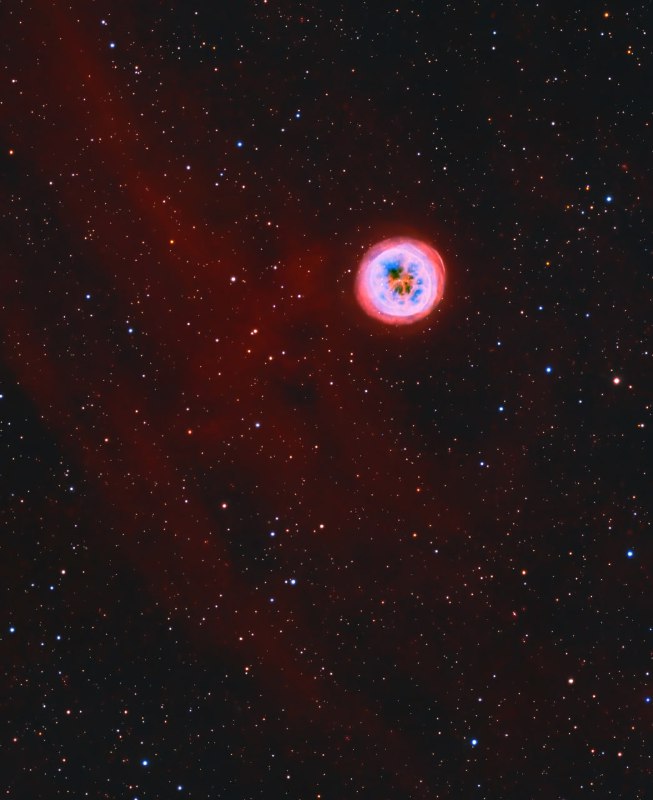 Планетарная туманность NGC 6894 расположена в созвездии Лебедя на расстоянии | Про космос