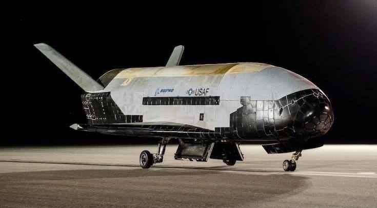 Американский космоплан X-37B завершил свою миссию и вернулся на Землю. 🌍 | Про космос