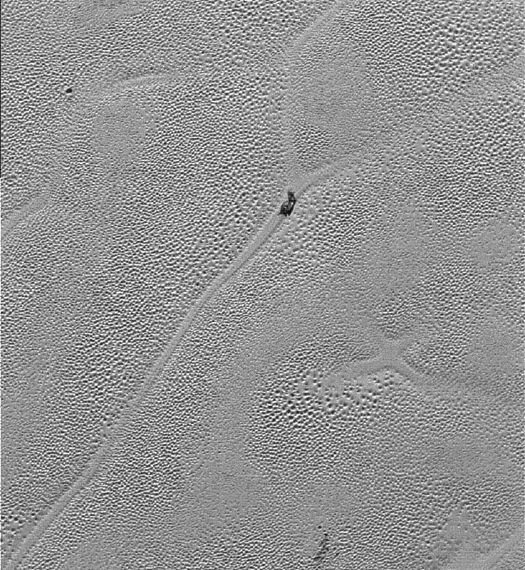 На старом фото Плутона от миссии New Horizons видно темное пятно. Это, вероят | Про космос