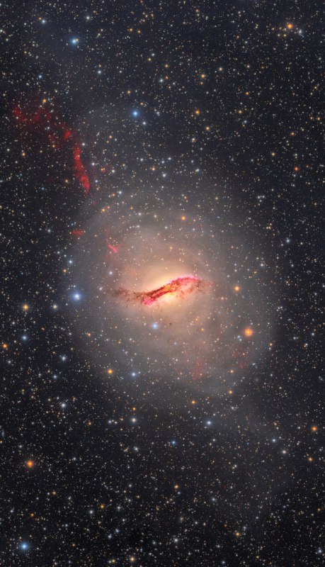 ✨ Галактика Центавр A, известная также как NGC 5128, находится на расстоянии | Про космос