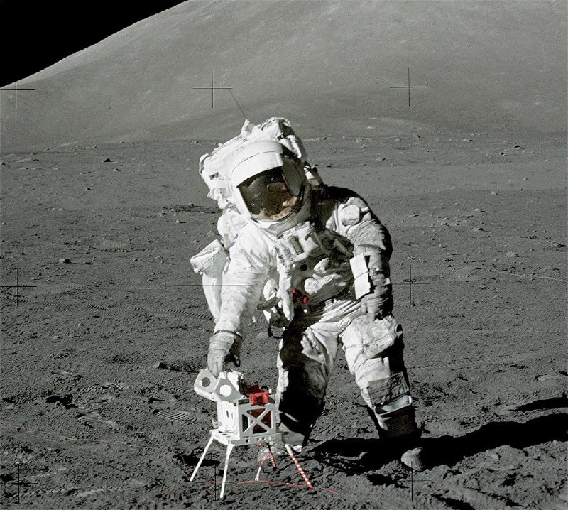 🌑 Во время миссий «Аполлон» NASA отправило на Луну всего одного ученого — гео | Про космос