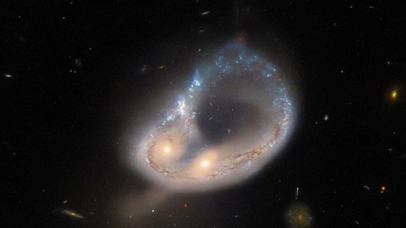 Уникальное зрелище: столкновение двух галактик! 🌌 | Про космос