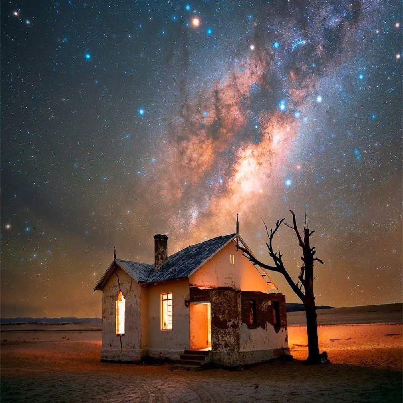 Заброшенный домик под звёздным небом и полосой Млечного Пути 🌌 | Про космос