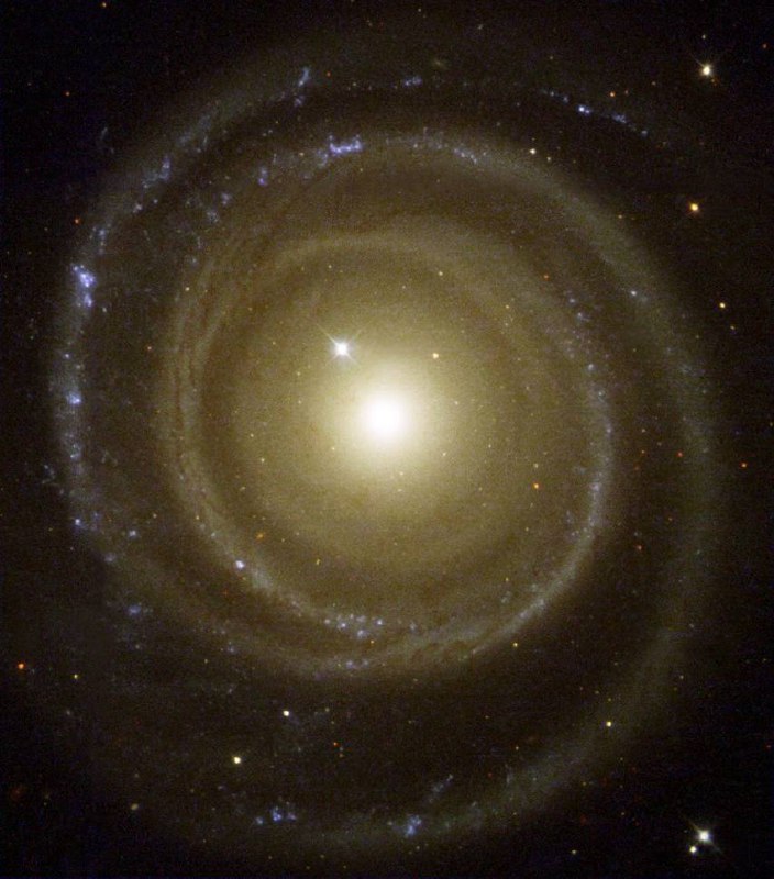Спиральная галактика NGC 4622 🌌 расположена на расстоянии 200 миллионов свето | Про космос