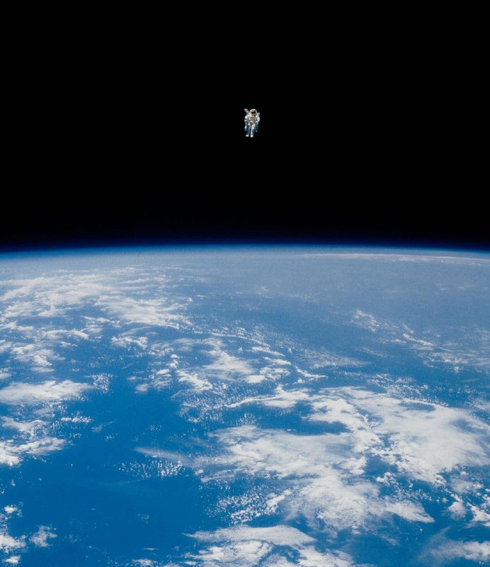 👨‍🚀 В 1984 году астронавт Брюс Маккэндлесс стал первым, кто вышел в открытый | Про космос