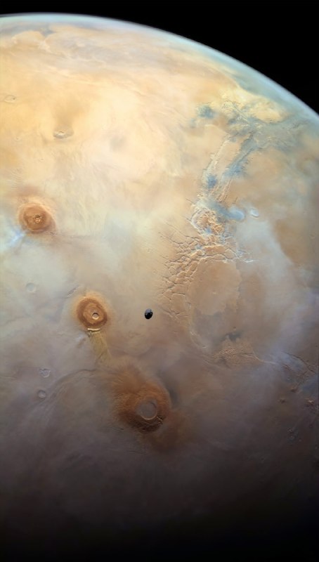 Космический аппарат «Mars Express» сделал снимки Фобоса, вулканов на Марсе и | Про космос