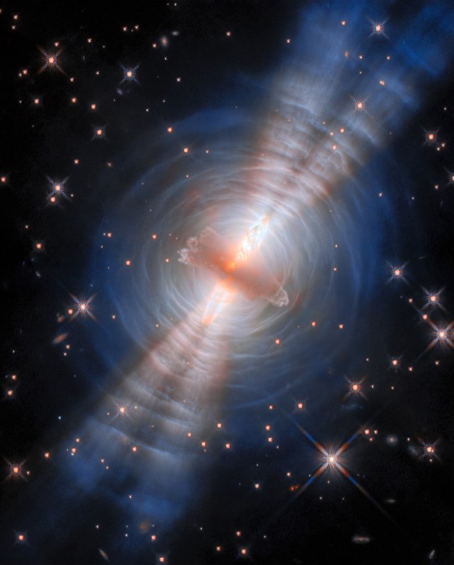 Телескоп Hubble поделился новым снимком протопланетарной туманности Яйцо, нах | Про космос