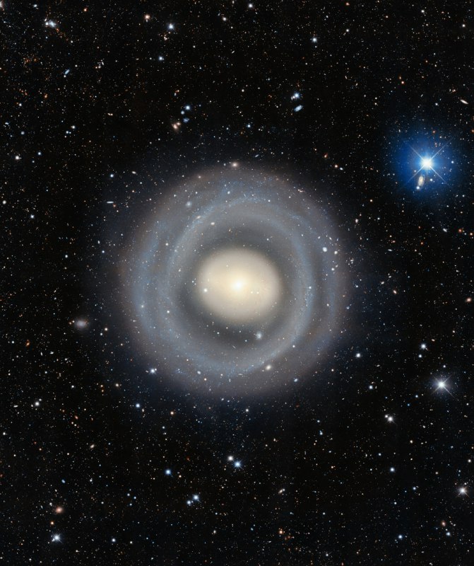 На снимке с Камеры тёмной энергии (DECam) видна галактика NGC 1269. 🌌 | Про космос