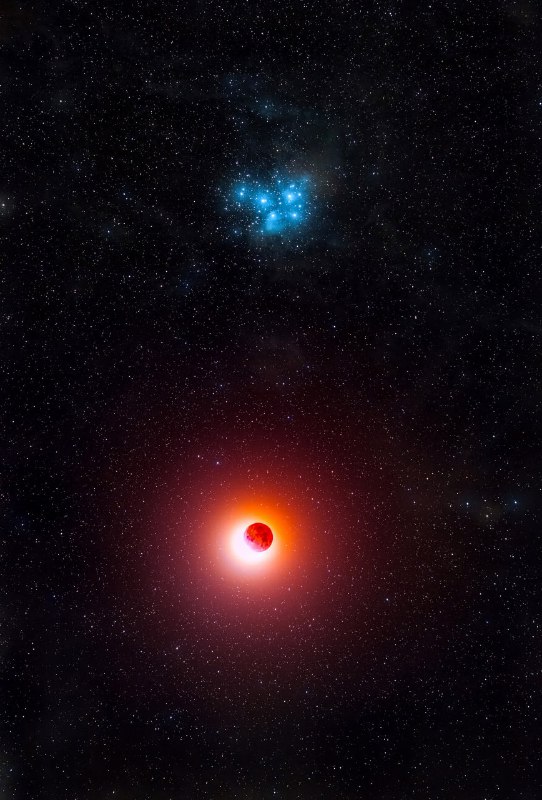 Лунное затмение на фоне звёздного скопления Плеяд запечатлено на фотографии Б | Про космос