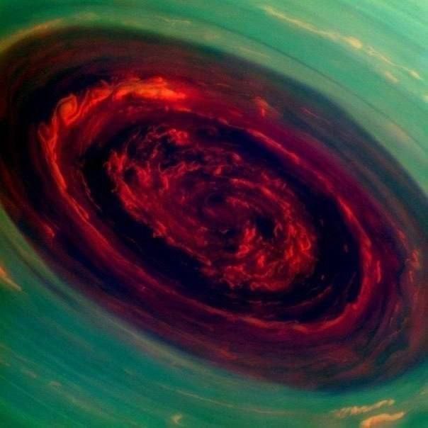 NASA представило невероятные снимки самого мощного урагана в Солнечной систем | Про космос