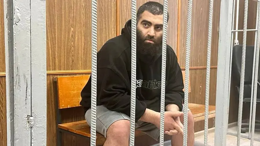 Арсен Макарян стал швеёй в колонии. По данным Mash, ему пришлось сшить себе р... | Знаменитости в кадре