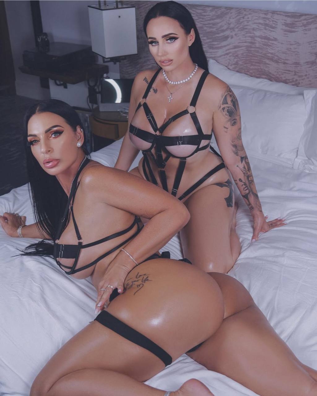 Прекрасные малышки🔞 | Лесбиянки